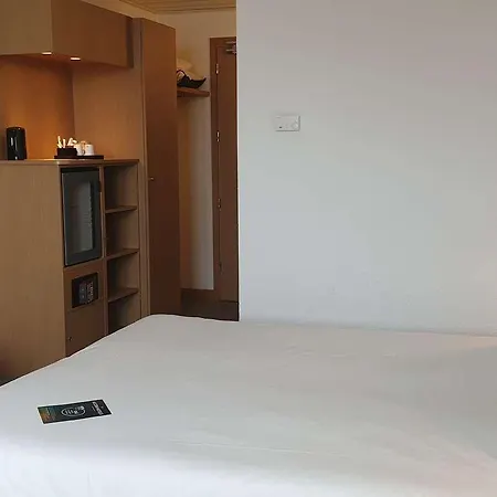 ノボテル エス​​ト アレチ 4* サレルノ