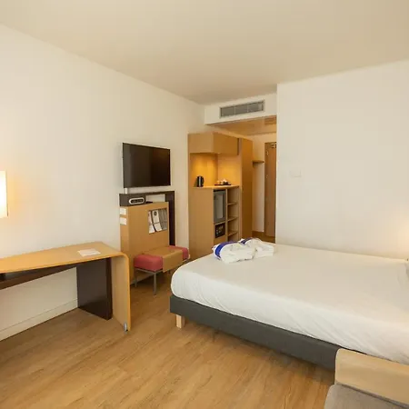 Novotel Est Arechi 4*