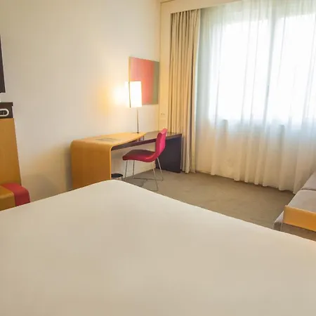 ノボテル エス​​ト アレチ 4*