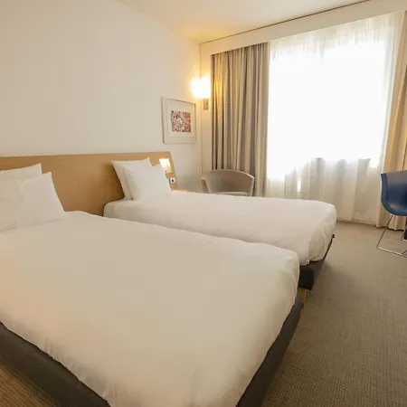 ノボテル エス​​ト アレチ 4*