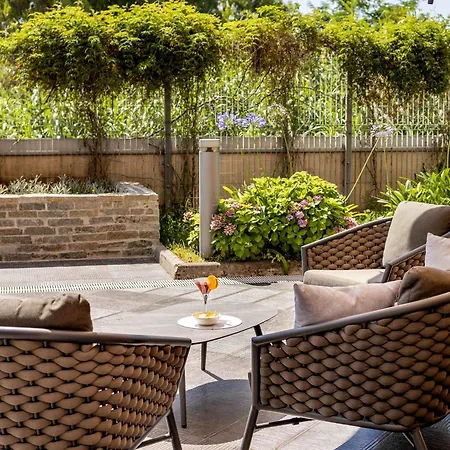 Отель Novotel Est Arechi