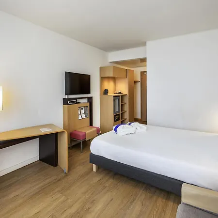 Novotel Est Arechi 4*