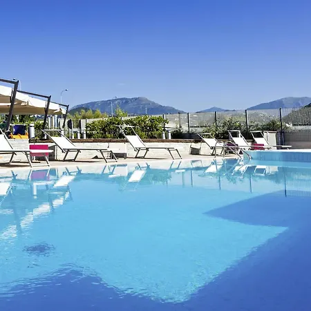 Novotel Est Arechi Салерно